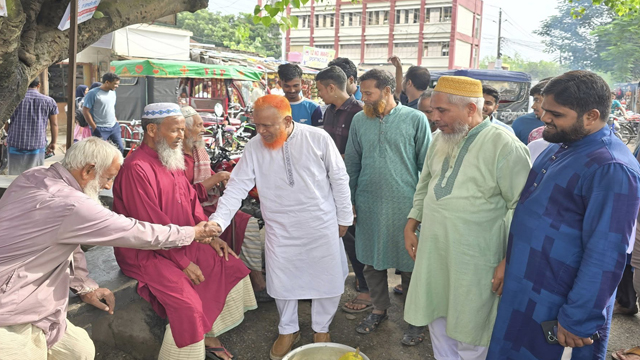 চাঁপাইনবাবগঞ্জ-৩ আসনে প্রচারণায় ব্যাস্ত সময় পার করছেন নুরুল ইসলাম বুলবুল। ছবি: সংগ্রহীত